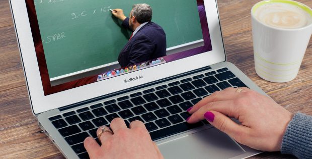 Computer mit Lehrer